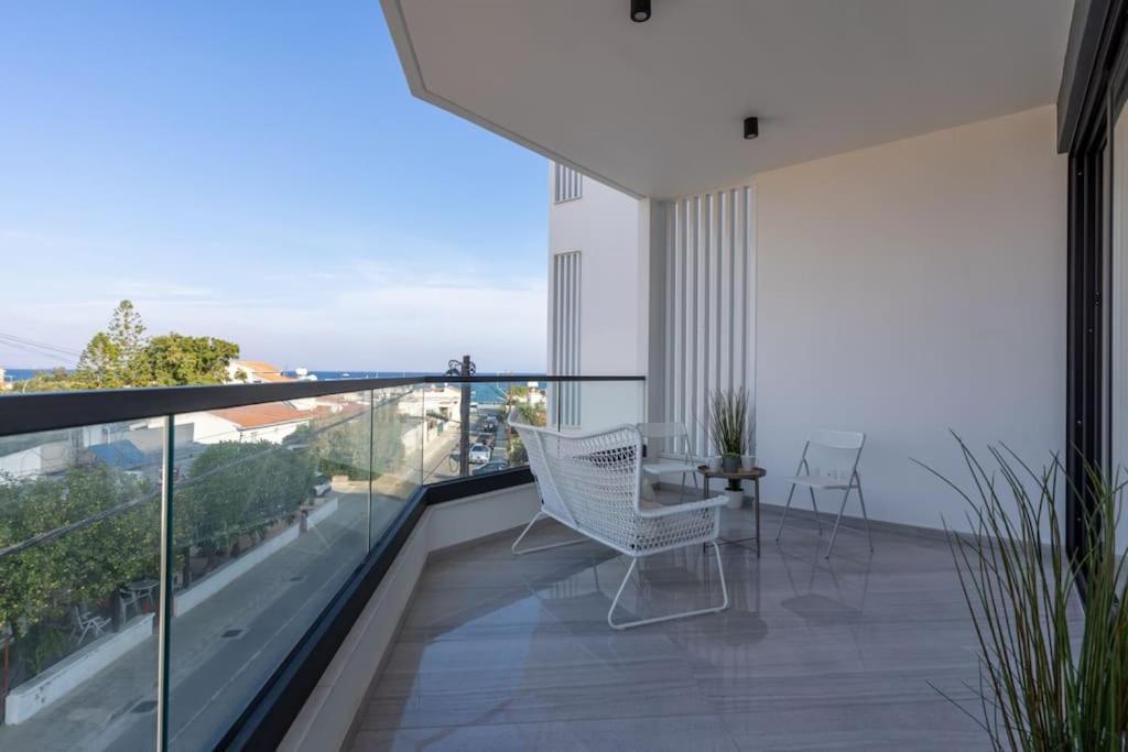 Thalassa 2-Bedroom Apartment In Larnaca Exteriör bild
